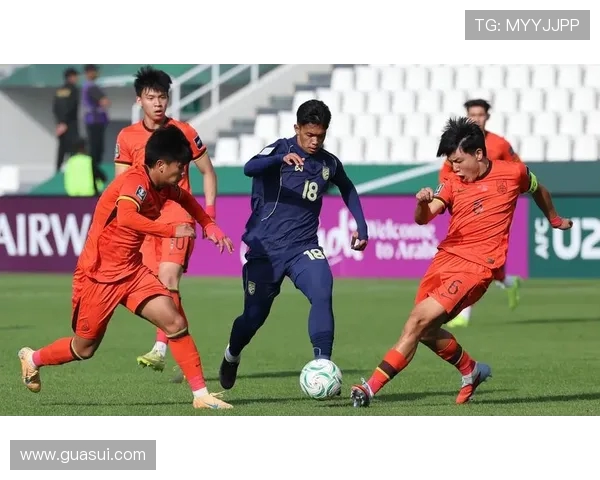 重庆球迷远征沙特助威国足U23一箱球衣传递中国足球热情